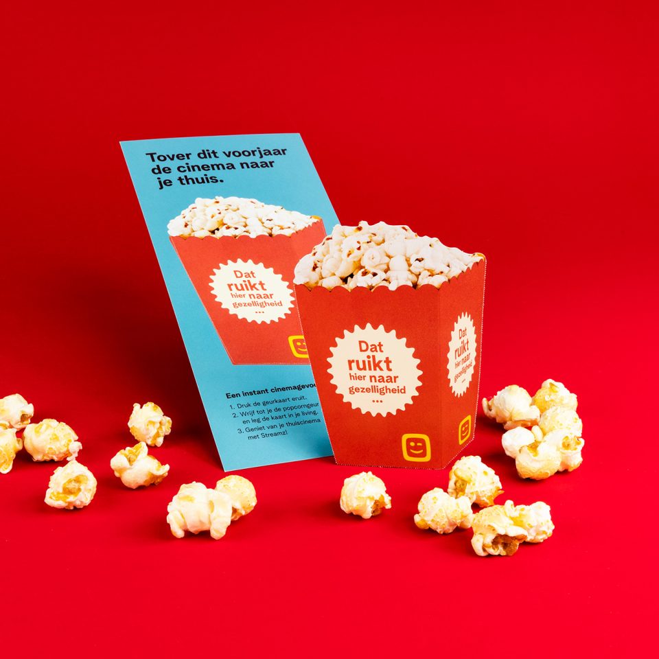 de kaart kan uitgeduwd worden door middel van de perfolijn die aangebracht is rondom het met deurinkt bedrukte deel